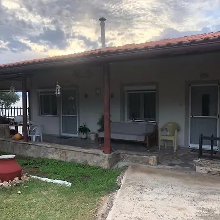 Takis & Mary's Beach House Holiday home
