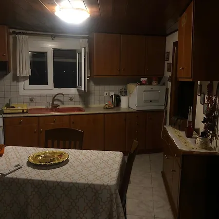 Takis & Mary's Beach House Holiday home *
