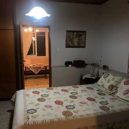 Takis & Mary's Beach House Holiday home *