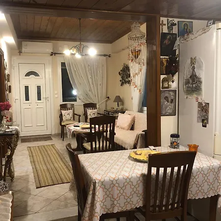 Takis & Mary's Beach House Holiday home